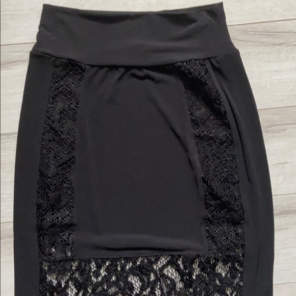 Black lace skirt - Picture 2 of 5